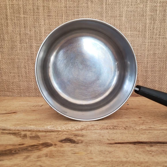 VTG Revere Ware 1.5 QT Saucepan and Lid - Pre 1968 - Picture 4 of 11